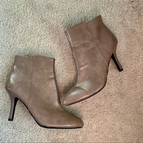 🆕CHINESE LAUNDRY Leather Taupe Ankle Booties - Picture 5 of 15